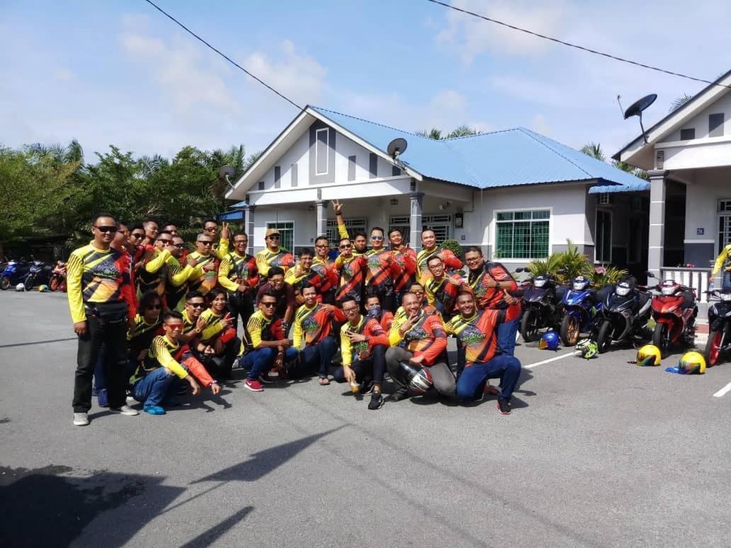 Homestay Hj Esmon Parit Raja Uthm Batu Pahat Exteriér fotografie