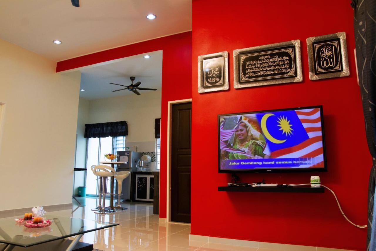 Homestay Hj Esmon Parit Raja Uthm Batu Pahat Exteriér fotografie